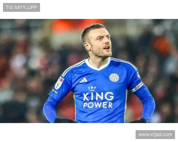 足球明星化身老头重返球场展现不老传奇与青春活力