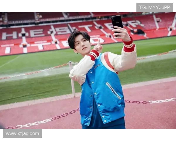 鹿晗领衔足球明星赛精彩对决球场上演青春热血与激情碰撞